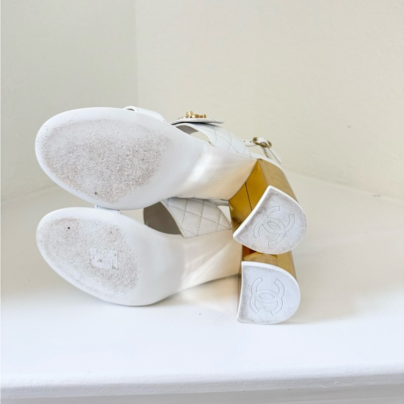 CHANEL White Patent Quilted Leather Gold CC Logo Sandals EUR 39 (US size 8) - Picture 9 of 14